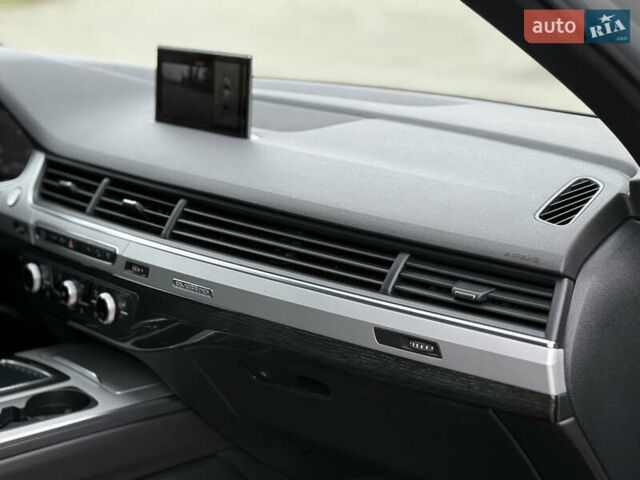 Серый Ауди Ку 7, объемом двигателя 2 л и пробегом 136 тыс. км за 25900 $, фото 64 на Automoto.ua