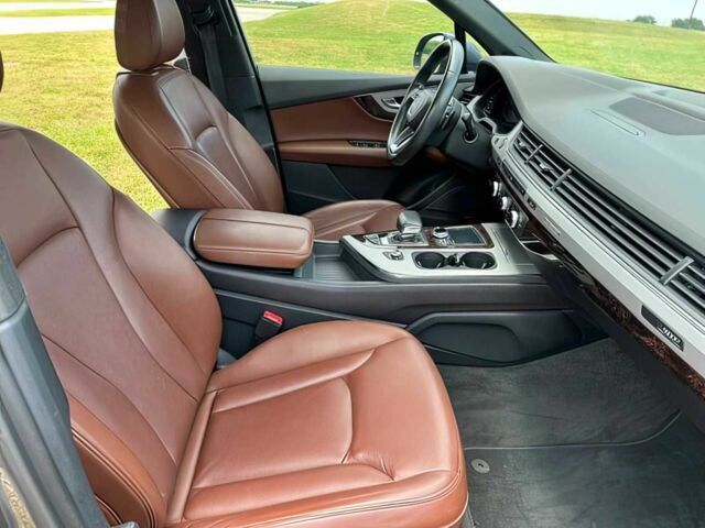 Сірий Ауді Ку 7, об'ємом двигуна 2 л та пробігом 48 тис. км за 16300 $, фото 10 на Automoto.ua