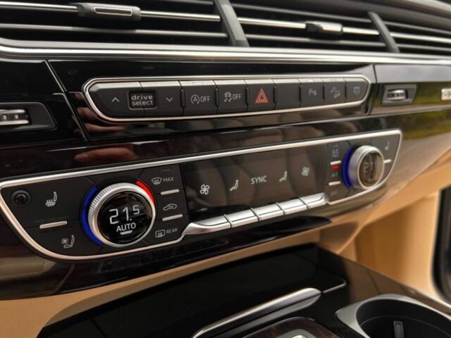 Сірий Ауді Ку 7, об'ємом двигуна 0 л та пробігом 90 тис. км за 17600 $, фото 10 на Automoto.ua