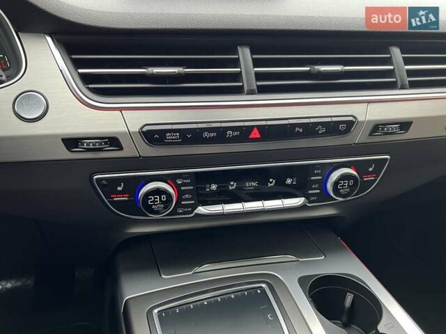 Серый Ауди Ку 7, объемом двигателя 2.97 л и пробегом 227 тыс. км за 44200 $, фото 36 на Automoto.ua