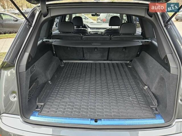 Сірий Ауді Ку 7, об'ємом двигуна 2.97 л та пробігом 71 тис. км за 52490 $, фото 31 на Automoto.ua