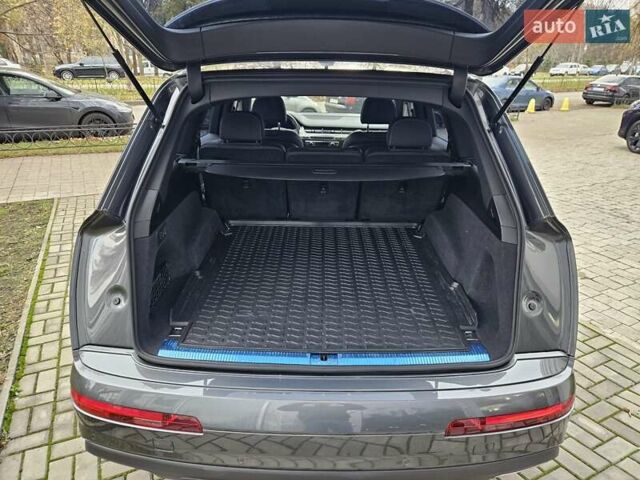 Сірий Ауді Ку 7, об'ємом двигуна 2.97 л та пробігом 71 тис. км за 52490 $, фото 30 на Automoto.ua