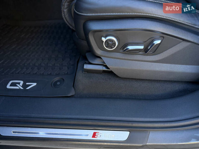 Серый Ауди Ку 7, объемом двигателя 2.97 л и пробегом 140 тыс. км за 48998 $, фото 32 на Automoto.ua