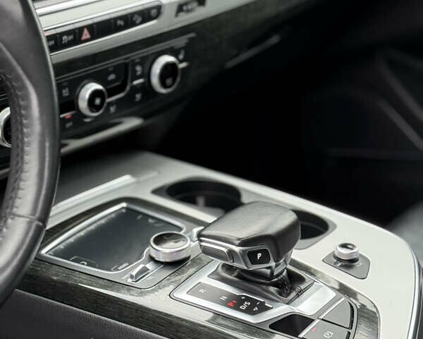 Серый Ауди Ку 7, объемом двигателя 2 л и пробегом 136 тыс. км за 25900 $, фото 46 на Automoto.ua