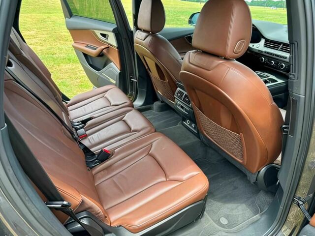 Сірий Ауді Ку 7, об'ємом двигуна 2 л та пробігом 48 тис. км за 16300 $, фото 12 на Automoto.ua