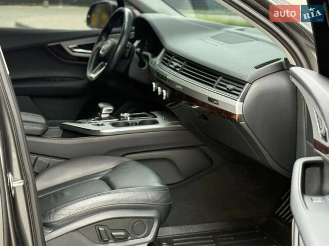 Серый Ауди Ку 7, объемом двигателя 1.98 л и пробегом 139 тыс. км за 27800 $, фото 7 на Automoto.ua