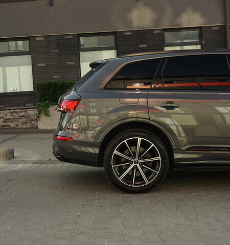 Серый Ауди Ку 7, объемом двигателя 3 л и пробегом 185 тыс. км за 40000 $, фото 1 на Automoto.ua