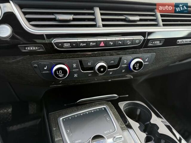 Серый Ауди Ку 7, объемом двигателя 3 л и пробегом 205 тыс. км за 23900 $, фото 47 на Automoto.ua