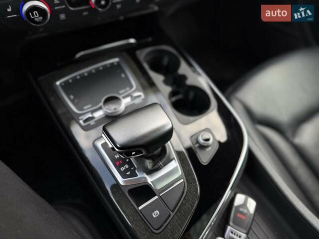 Серый Ауди Ку 7, объемом двигателя 3 л и пробегом 205 тыс. км за 23900 $, фото 62 на Automoto.ua