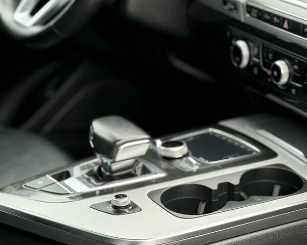 Серый Ауди Ку 7, объемом двигателя 2 л и пробегом 136 тыс. км за 25900 $, фото 70 на Automoto.ua