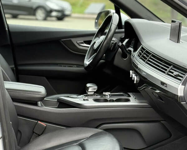 Серый Ауди Ку 7, объемом двигателя 2 л и пробегом 136 тыс. км за 25900 $, фото 62 на Automoto.ua