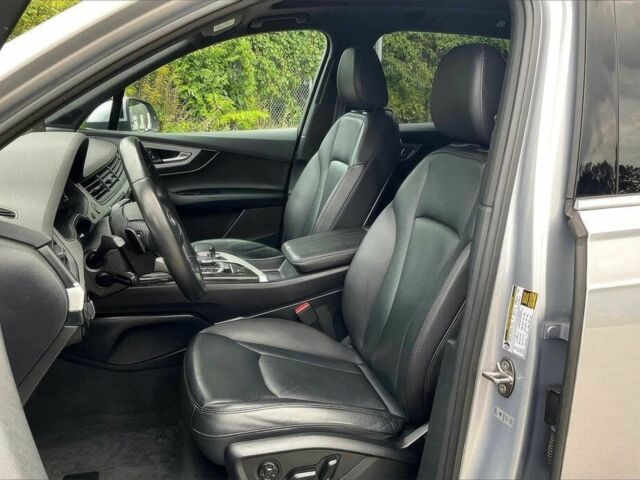 Сірий Ауді Ку 7, об'ємом двигуна 2 л та пробігом 32 тис. км за 13000 $, фото 6 на Automoto.ua