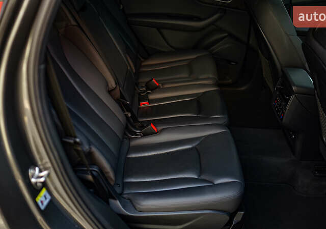 Серый Ауди Ку 7, объемом двигателя 3 л и пробегом 185 тыс. км за 40000 $, фото 3 на Automoto.ua