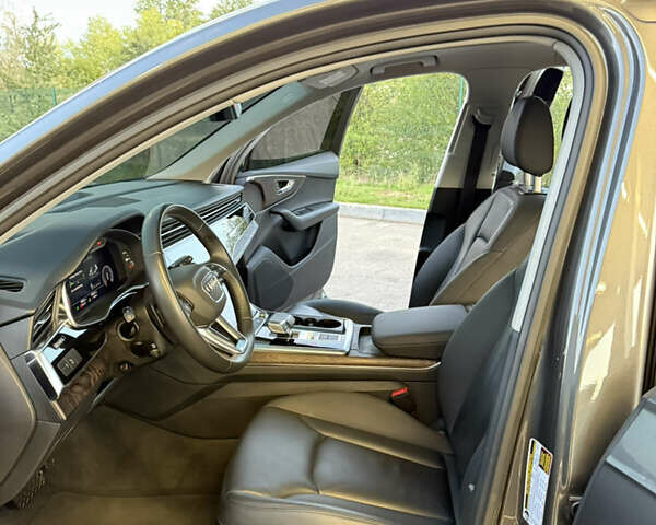 Сірий Ауді Ку 7, об'ємом двигуна 2 л та пробігом 98 тис. км за 39900 $, фото 32 на Automoto.ua