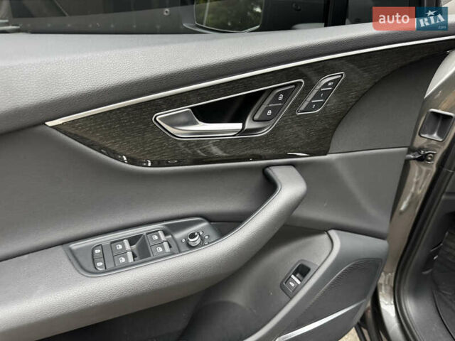 Сірий Ауді Ку 7, об'ємом двигуна 2 л та пробігом 53 тис. км за 46900 $, фото 14 на Automoto.ua