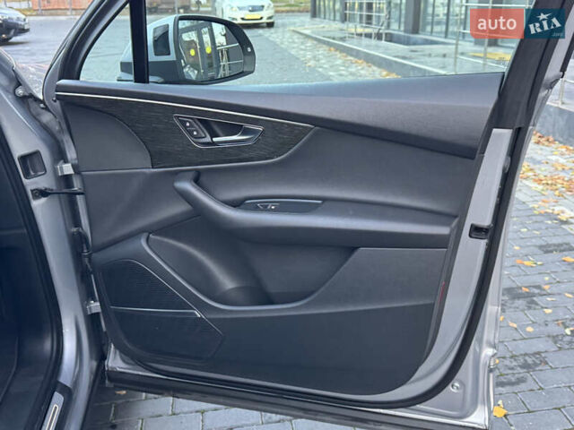 Серый Ауди Ку 7, объемом двигателя 3 л и пробегом 118 тыс. км за 55000 $, фото 64 на Automoto.ua