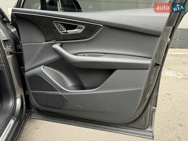 Серый Ауди Ку 7, объемом двигателя 2 л и пробегом 53 тыс. км за 46500 $, фото 25 на Automoto.ua