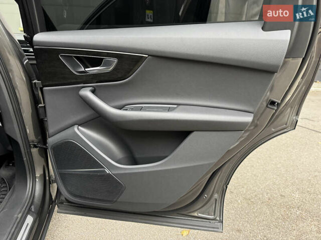 Сірий Ауді Ку 7, об'ємом двигуна 2 л та пробігом 53 тис. км за 46900 $, фото 22 на Automoto.ua
