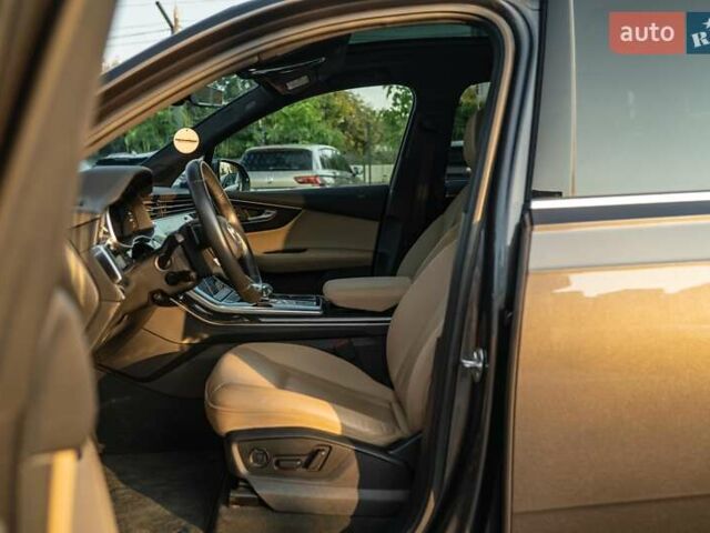 Сірий Ауді Ку 7, об'ємом двигуна 3 л та пробігом 15 тис. км за 47900 $, фото 26 на Automoto.ua