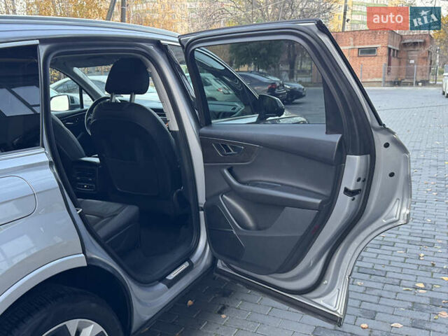 Серый Ауди Ку 7, объемом двигателя 3 л и пробегом 118 тыс. км за 55000 $, фото 56 на Automoto.ua