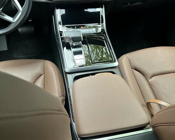 Серый Ауди Ку 7, объемом двигателя 2.97 л и пробегом 31 тыс. км за 76500 $, фото 2 на Automoto.ua