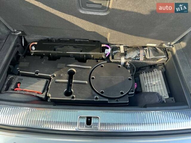 Серый Ауди Ку 7, объемом двигателя 3 л и пробегом 60 тыс. км за 49000 $, фото 54 на Automoto.ua