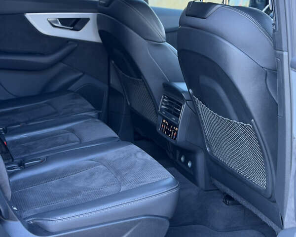 Сірий Ауді Ку 7, об'ємом двигуна 2.97 л та пробігом 135 тис. км за 67500 $, фото 49 на Automoto.ua