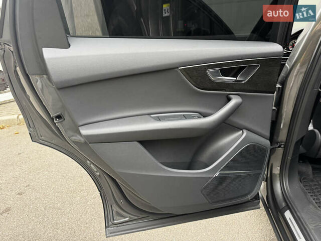 Сірий Ауді Ку 7, об'ємом двигуна 2 л та пробігом 53 тис. км за 46900 $, фото 18 на Automoto.ua