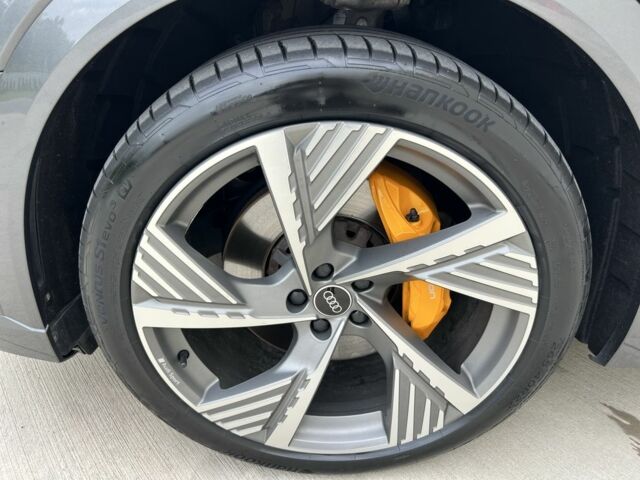 Ауди Ку 7 2021 в Луцке на Automoto.ua Серый Ауди Ку 7, объемом двигателя 0 л и пробегом 125 тыс. км за 34999 $, фото 19 на Automoto.ua