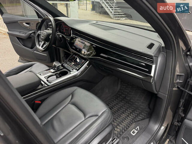 Сірий Ауді Ку 7, об'ємом двигуна 2 л та пробігом 53 тис. км за 46900 $, фото 27 на Automoto.ua