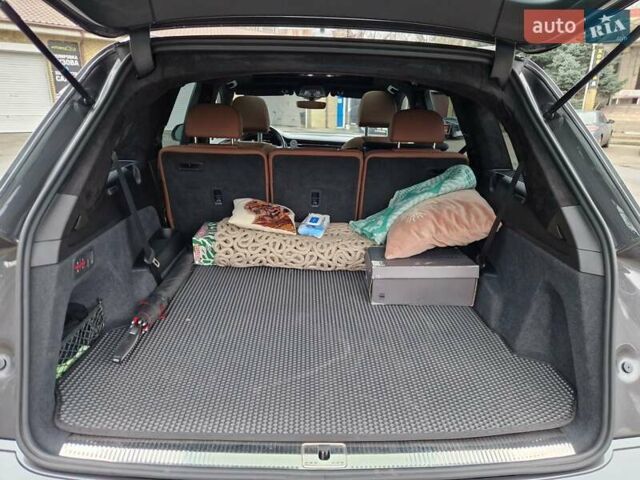 Сірий Ауді Ку 7, об'ємом двигуна 3 л та пробігом 49 тис. км за 62000 $, фото 36 на Automoto.ua