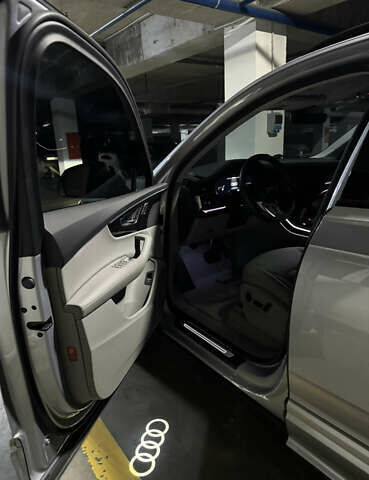 Серый Ауди Ку 7, объемом двигателя 3 л и пробегом 60 тыс. км за 60000 $, фото 26 на Automoto.ua