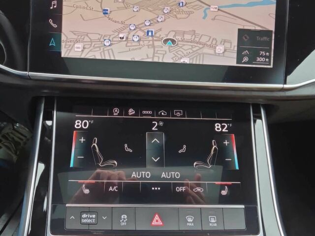 Сірий Ауді Ку 7, об'ємом двигуна 2 л та пробігом 26 тис. км за 33000 $, фото 11 на Automoto.ua