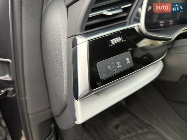 Серый Ауди Ку 7, объемом двигателя 2.97 л и пробегом 70 тыс. км за 84000 $, фото 2 на Automoto.ua