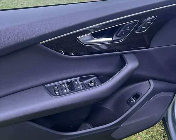 Серый Ауди Ку 7, объемом двигателя 1.98 л и пробегом 38 тыс. км за 50999 $, фото 7 на Automoto.ua