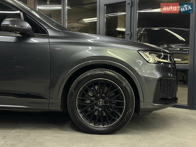 Серый Ауди Ку 7, объемом двигателя 2.97 л и пробегом 32 тыс. км за 81500 $, фото 4 на Automoto.ua