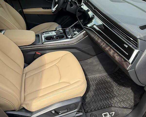 Серый Ауди Ку 7, объемом двигателя 3 л и пробегом 4 тыс. км за 66000 $, фото 20 на Automoto.ua