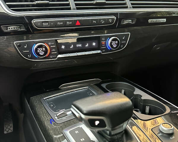 Синій Ауді Ку 7, об'ємом двигуна 3 л та пробігом 225 тис. км за 23000 $, фото 4 на Automoto.ua