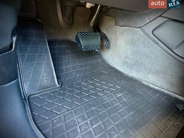 Синій Ауді Ку 7, об'ємом двигуна 2 л та пробігом 258 тис. км за 19950 $, фото 22 на Automoto.ua