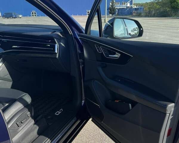 Синій Ауді Ку 7, об'ємом двигуна 3 л та пробігом 50 тис. км за 58000 $, фото 16 на Automoto.ua