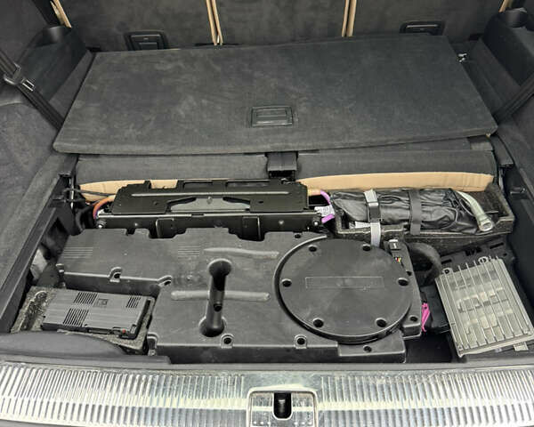 Синий Ауди Ку 7, объемом двигателя 3 л и пробегом 25 тыс. км за 67500 $, фото 31 на Automoto.ua