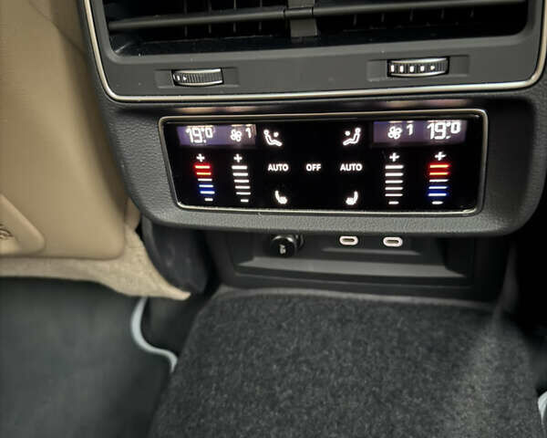 Синий Ауди Ку 7, объемом двигателя 3 л и пробегом 25 тыс. км за 67500 $, фото 27 на Automoto.ua