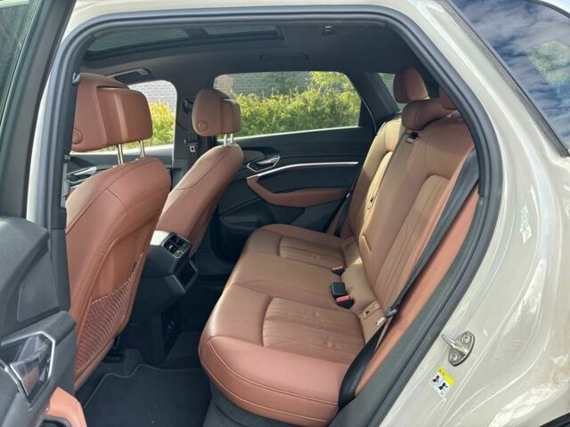 Белый Ауди Кватро, объемом двигателя 0 л и пробегом 189 тыс. км за 28664 $, фото 9 на Automoto.ua