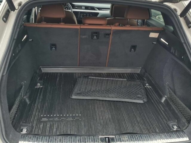 Белый Ауди Кватро, объемом двигателя 0 л и пробегом 189 тыс. км за 28664 $, фото 17 на Automoto.ua