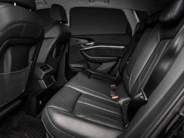 Чорний Ауді Quattro, об'ємом двигуна 0 л та пробігом 94 тис. км за 28000 $, фото 6 на Automoto.ua