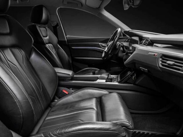 Чорний Ауді Quattro, об'ємом двигуна 0 л та пробігом 94 тис. км за 28000 $, фото 7 на Automoto.ua