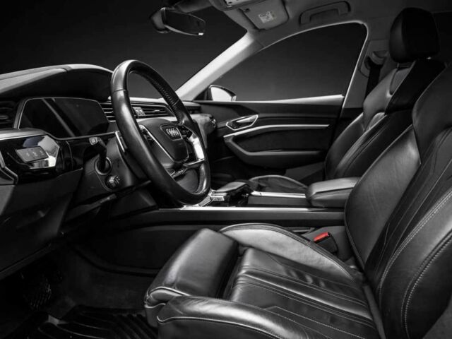 Чорний Ауді Quattro, об'ємом двигуна 0 л та пробігом 94 тис. км за 28000 $, фото 8 на Automoto.ua