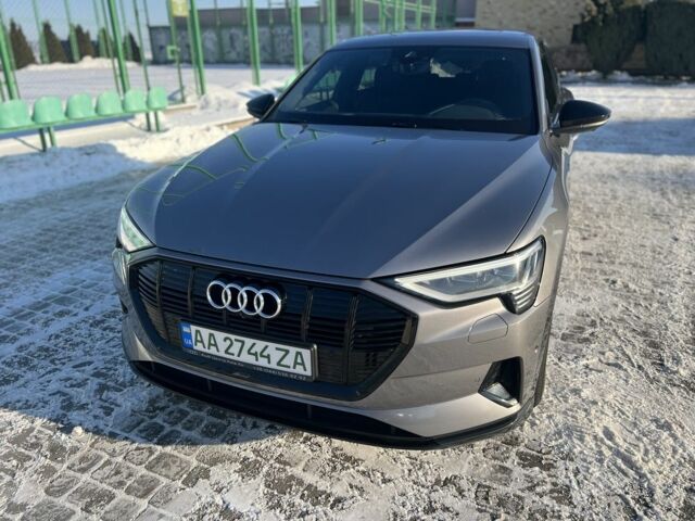 Сірий Ауді Quattro, об'ємом двигуна 0 л та пробігом 52 тис. км за 43500 $, фото 1 на Automoto.ua