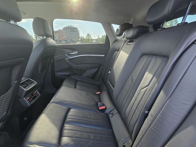 Серый Ауди Кватро, объемом двигателя 0 л и пробегом 144 тыс. км за 32800 $, фото 18 на Automoto.ua