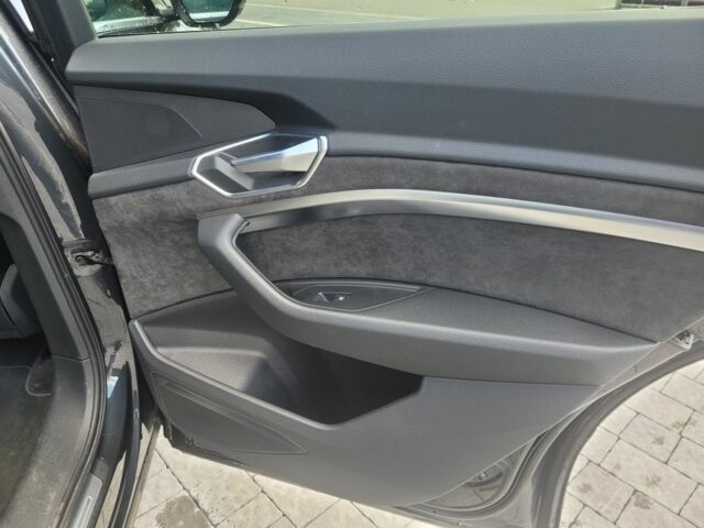 Серый Ауди Кватро, объемом двигателя 0 л и пробегом 200 тыс. км за 25000 $, фото 7 на Automoto.ua